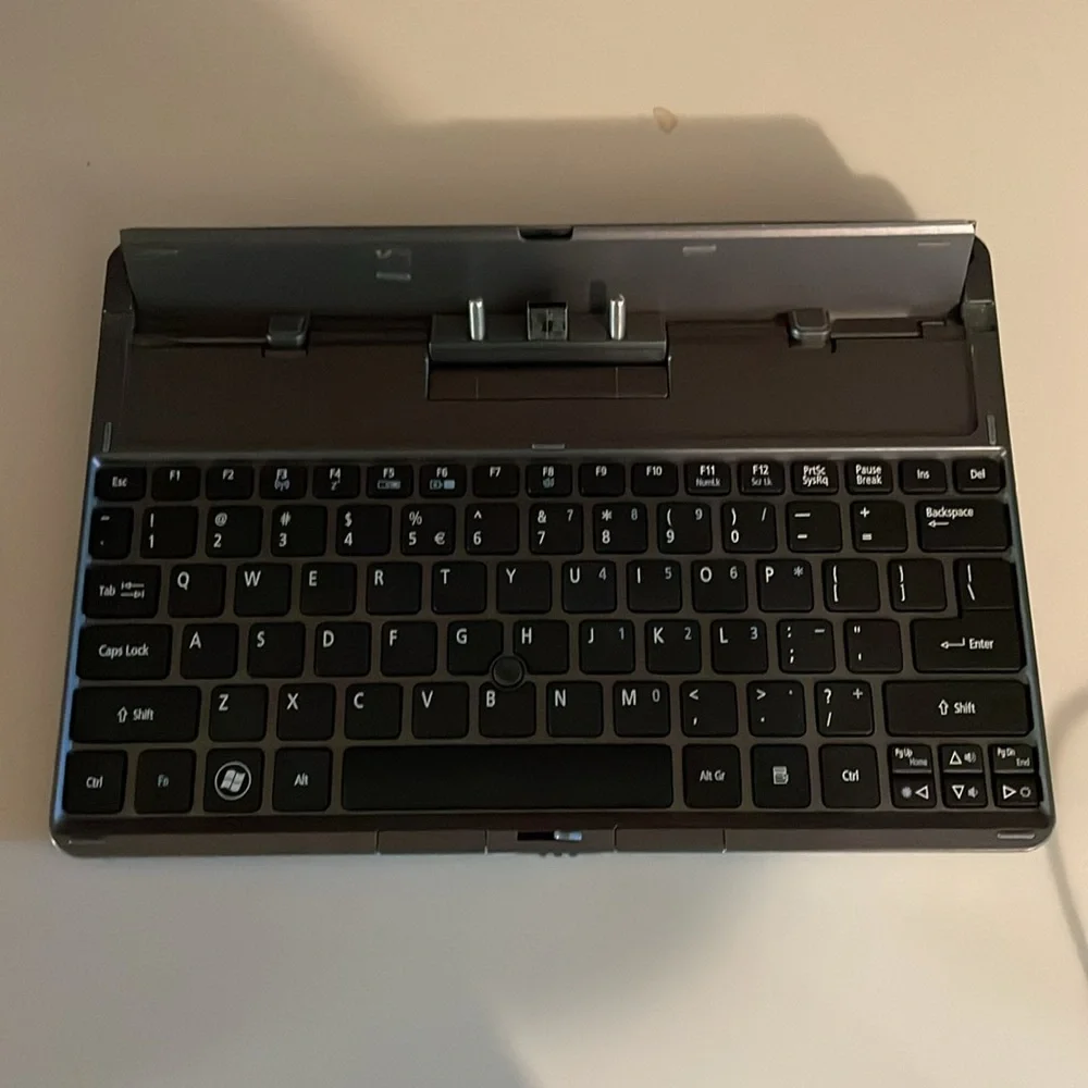 Used Acer Iconia Tab W500 BZ467 with keyboard